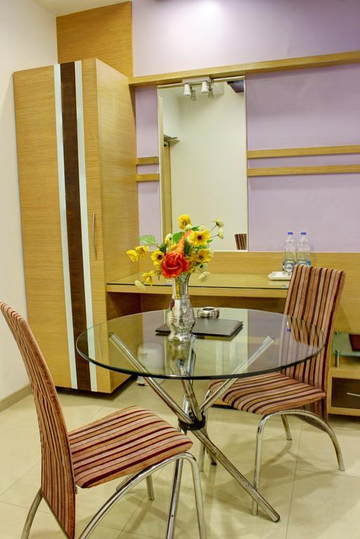 Hotel Corona Bharuch Exterior foto