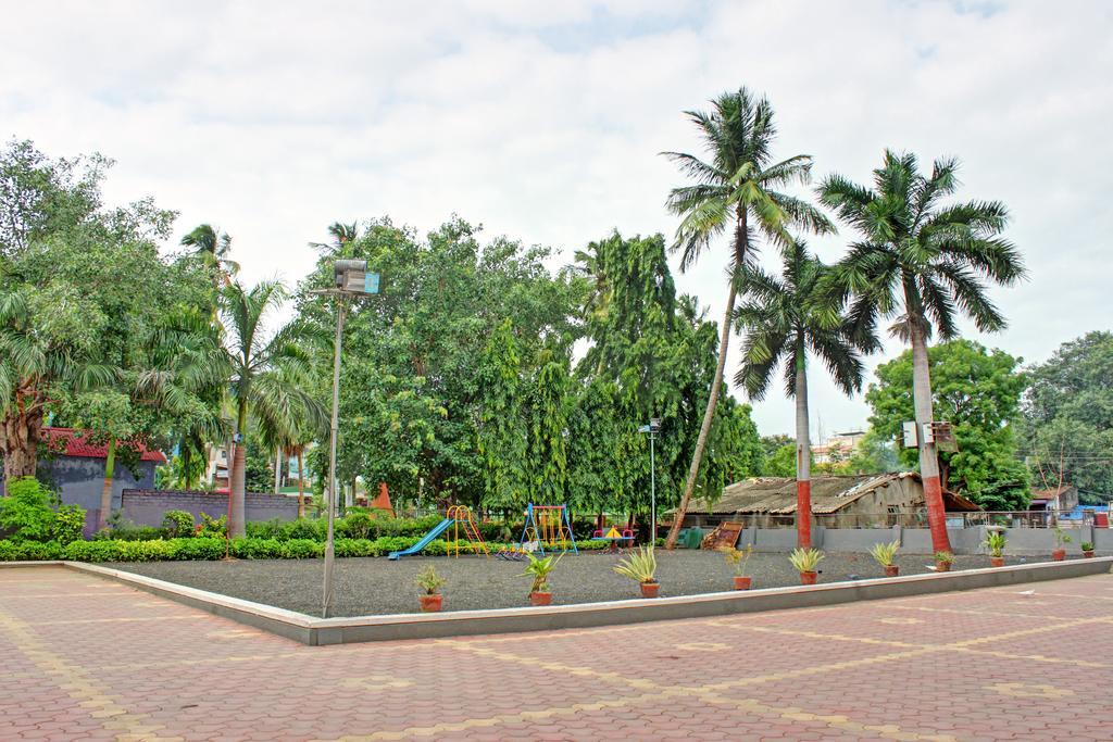 Hotel Corona Bharuch Exterior foto