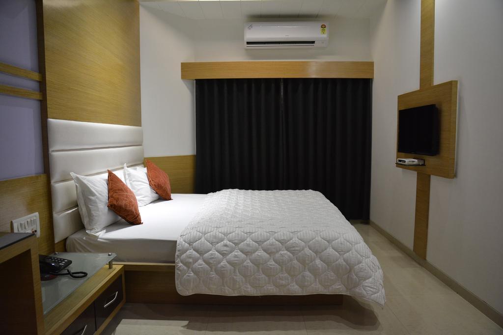 Hotel Corona Bharuch Cameră foto