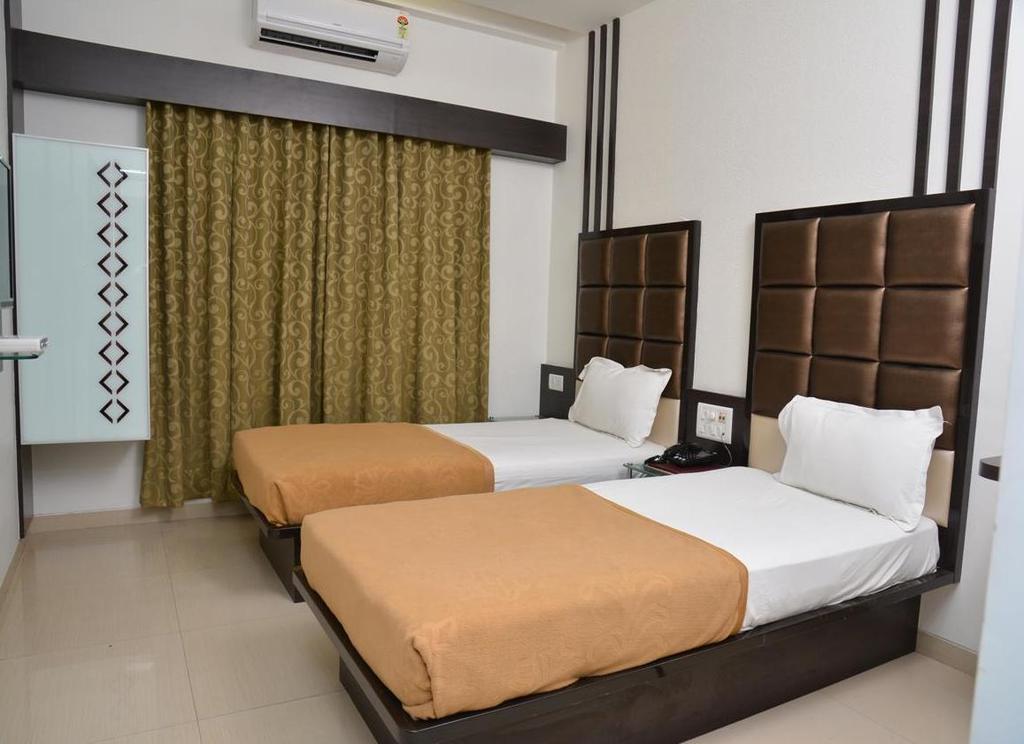 Hotel Corona Bharuch Cameră foto