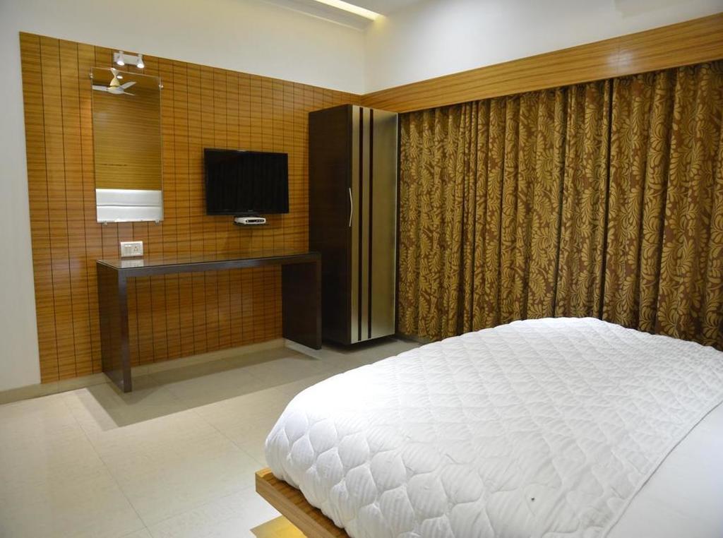 Hotel Corona Bharuch Cameră foto