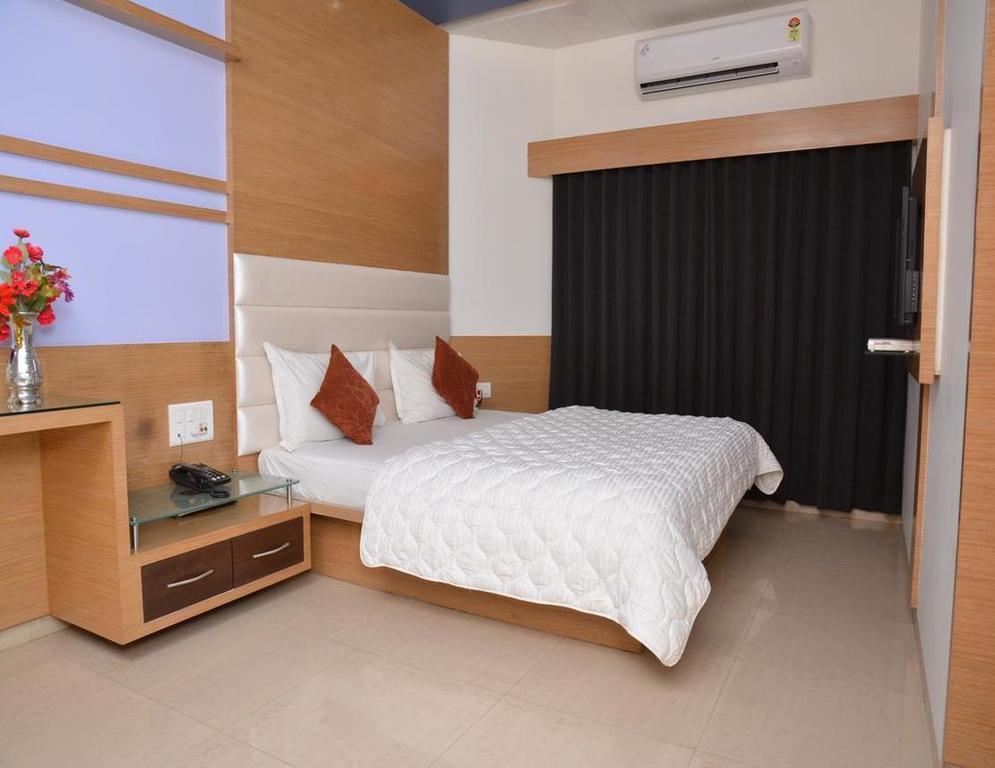 Hotel Corona Bharuch Cameră foto