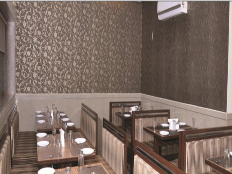 Hotel Corona Bharuch Exterior foto
