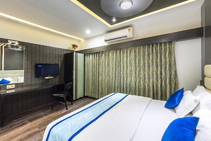 Hotel Corona Bharuch Exterior foto