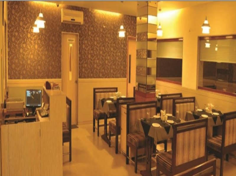 Hotel Corona Bharuch Exterior foto